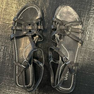 Black leather flat Van Eli sandal